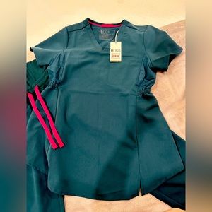 Maternity figs scrubs in Caribbean blue brand new XS bottom XXS top